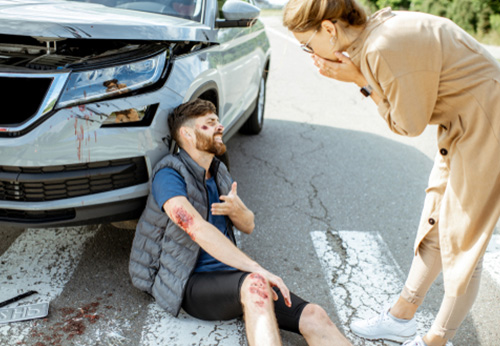 Man injured by damaged car, illustrating the choice between lawsuit or settlement after an accident
